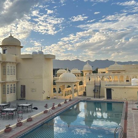 The Burj Resort Luxurious Stay Udaipur Exteriör bild