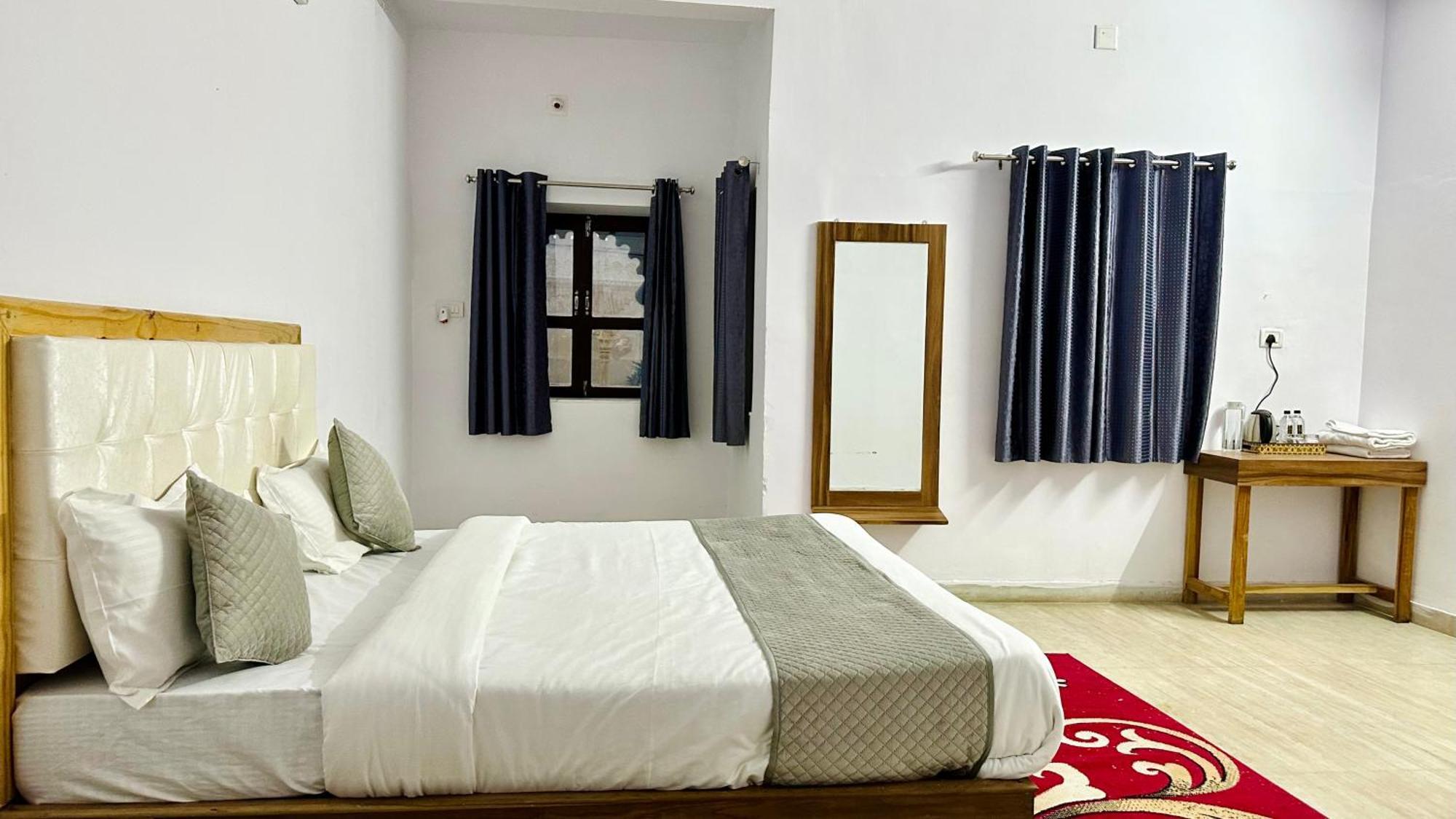 The Burj Resort Luxurious Stay Udaipur Exteriör bild