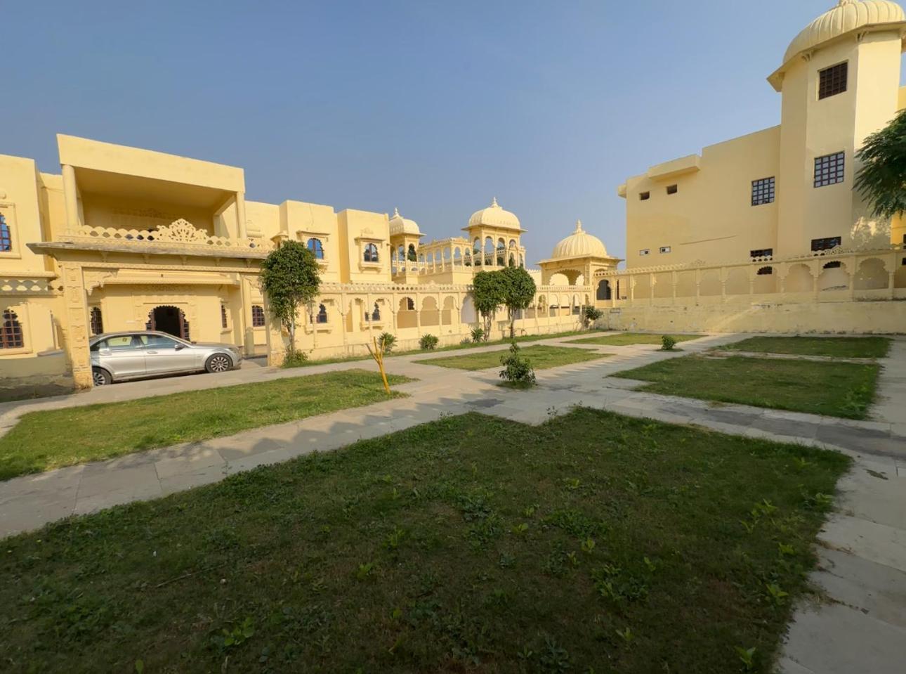 The Burj Resort Luxurious Stay Udaipur Exteriör bild
